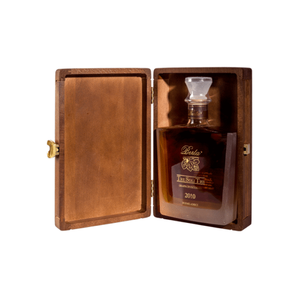 Bernsteinfarbe. In der Nase komplex